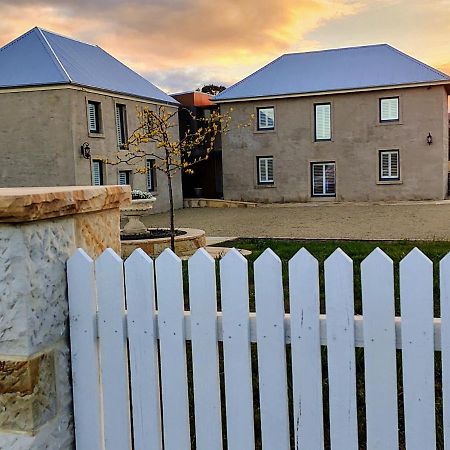 Triabunna Barracks Bed & Breakfast Dış mekan fotoğraf